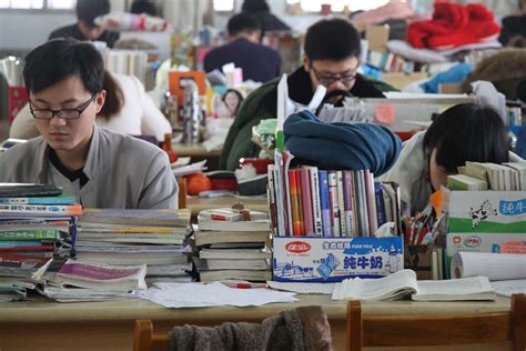 复习进入冲刺期 考研人凌晨五点到图书馆排队—中国教育在线