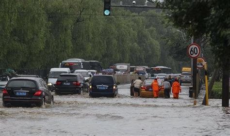 29日18时，中央气象台升级暴雨红色预警，同时，水利部和中国气象局联合发布红色山洪灾害气象预警。