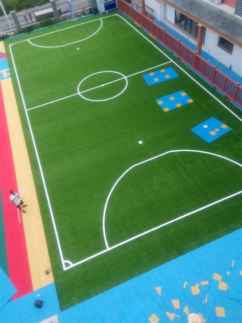 广州市白云区龙归城幼儿园足球场人造草坪加设