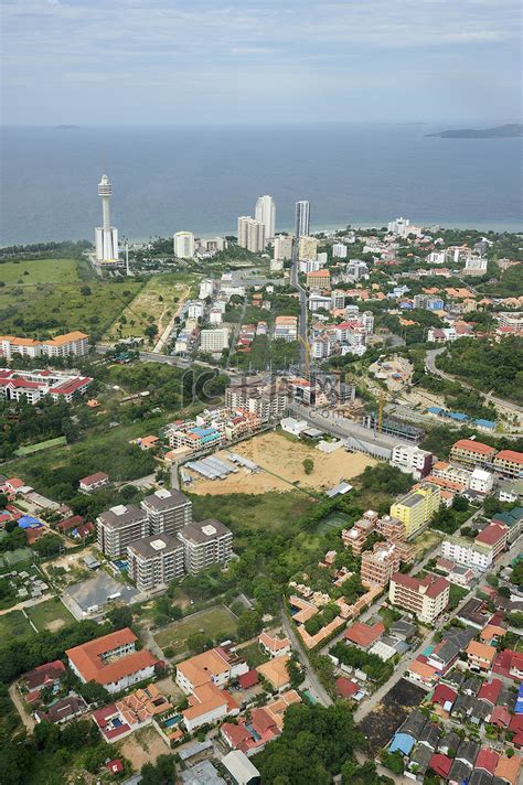泰国春武里府芭堤雅市的鸟瞰图。高清摄影大图-千库网