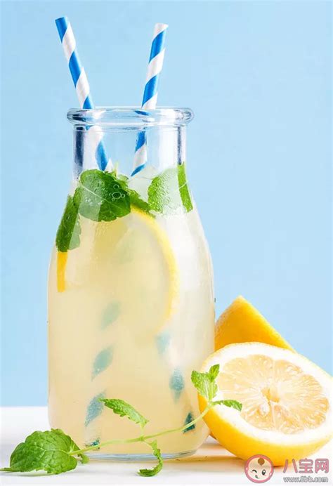 喝柠檬水可以美白吗 柠檬水什么时候喝好 _八宝网
