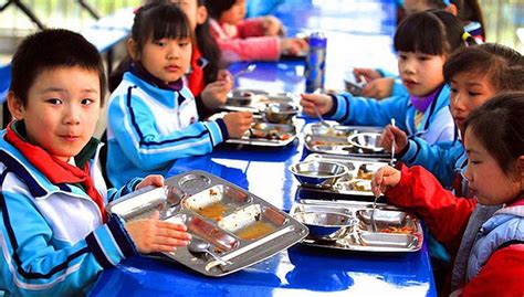 郑州推进中小学午餐供餐工程 市内九区实现全覆盖 | 中国周刊