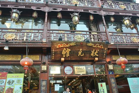 杭州城最热闹的特色小吃街--河坊街 - 知乎