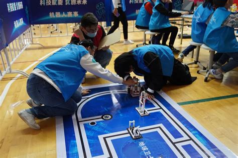 青浦区第四届青少年科技创新大赛在区青少年活动中心成功举办