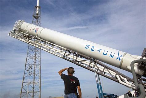 重型猎鹰运载火箭首飞成功 登顶现役火箭运力最强_智能_环球网