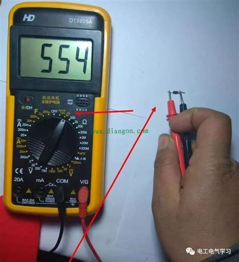 如何用蜂鸣档测量电阻电容继电器？十年电工师傅教你它的原理！_万用表