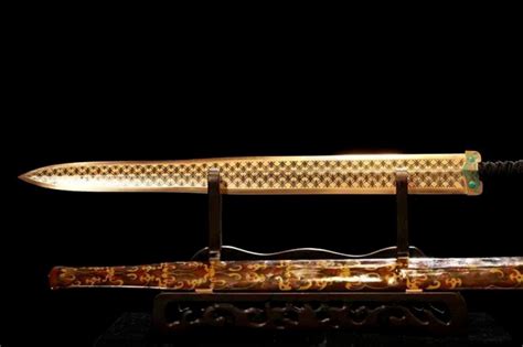 唯一存世的“汉代櫑具剑”，价值连城，收藏于大英博物馆|青铜剑_新浪新闻