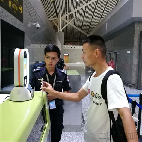 常州机场上线电子临时乘机证明自助办理设备-中国民航网