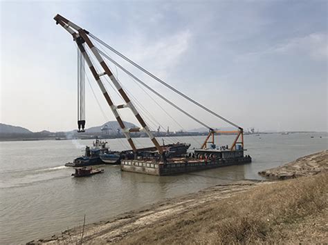 今天，一货船撞上甬台温铁路桥桥墩侧翻，救援正在进行，晚上涨潮可能会被淹没_杭州网