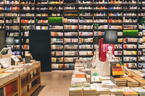 200方以内的两家小型书店如何设计装修布局？_