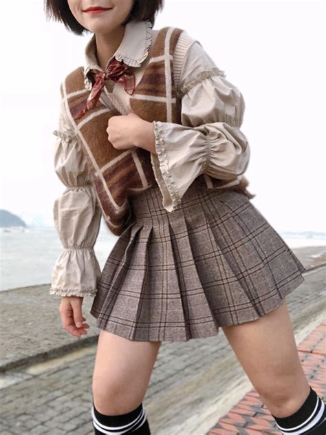 日系风穿搭甜美女生头像