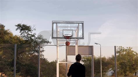 几种常用的篮球过人技巧教学_360新知