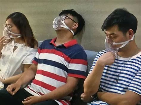 “爱吃夜宵不吃早饭！”半小时内两位乘客晕倒地铁站！ - 周到上海