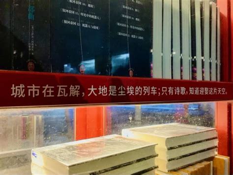 新华书店在新华路快闪，上海街头的书房灯塔你去了吗