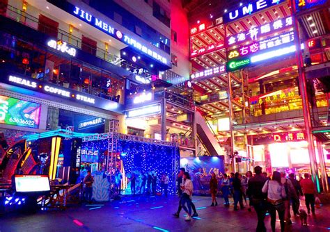重庆夜经济领先全国，一到夏天就变不夜城，真的是因为太热了？ _凤凰网视频_凤凰网