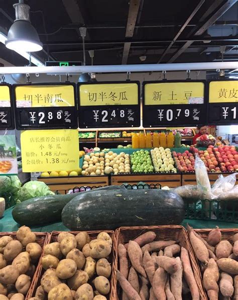 记者探访五大超市菜价：沃尔玛钟家村店主要蔬菜价格不高于去年同期_武汉_新闻中心_长江网_cjn.cn