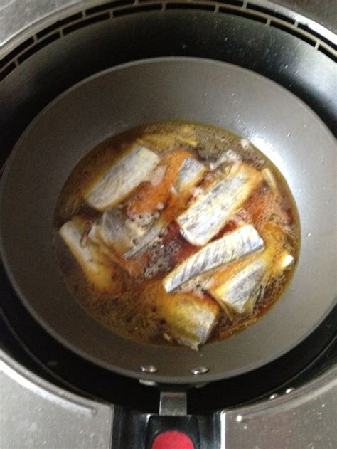 【香煎红烧秋刀鱼的做法步骤图，怎么做好吃】可美_下厨房