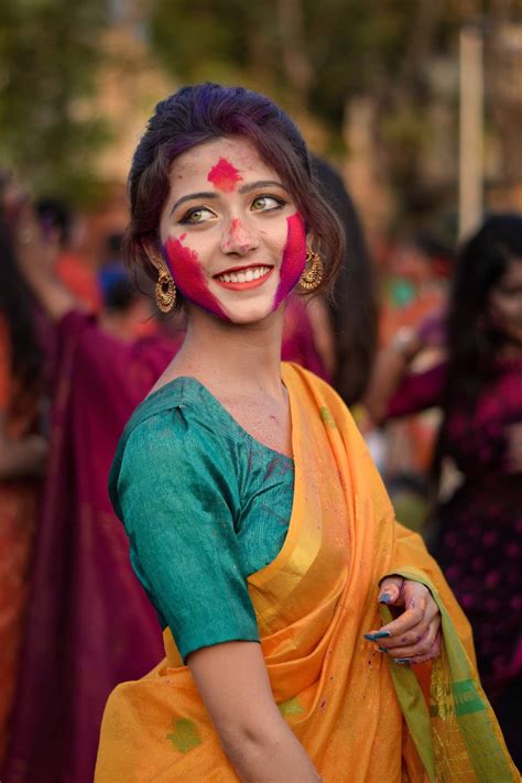 印度洒红节：全年仅此一天，低种姓可以“袭击”高种姓|印度教|毗湿奴|种姓_新浪新闻