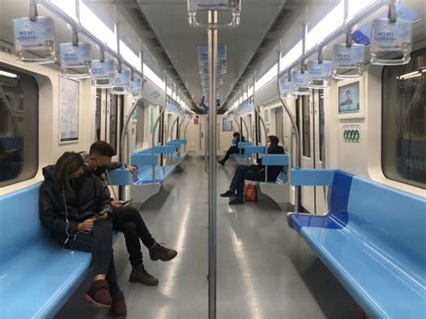 上海地铁客流量仅为往年10％，进站乘客均需测温_大申网_腾讯网
