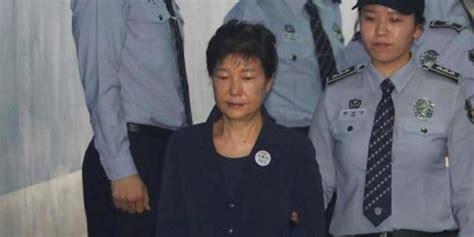 韩国“闺蜜干政案”：检方建议判朴槿惠监禁30年_手机新浪网