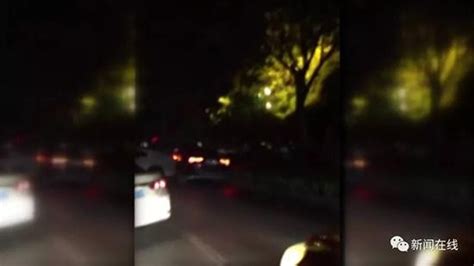酒驾男子马路上频繁倒车 故意撞击过往车辆_荔枝网新闻