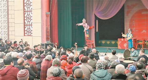 10月4日晚上，由临汾市蒲剧艺术研究中心精心打造的古装剧《反潼关》在山西戏剧职业学院华夏剧场隆重登场。