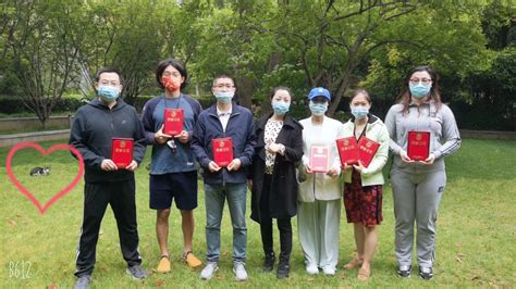 45本“最美志愿者”证书激励“疫”线志愿者_江南时报