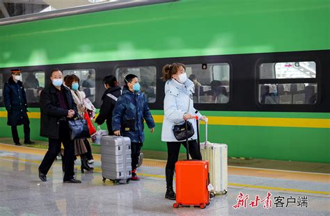 回家过年！2023春运首趟始发列车从北京西站出发|春运|北京西站|回家过年_新浪新闻