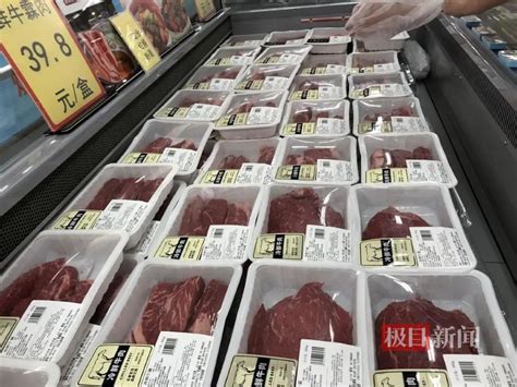 美国式的玉米牛肉在超市或熟食盘上高清图片下载-正版图片504733406-摄图网