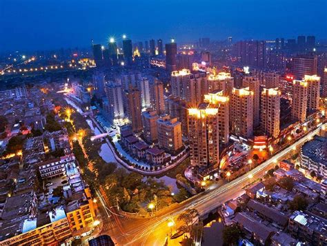 中国最穷的省域副中心城市，被列为全球最不宜人类生存的地区之一