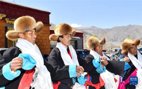 西藏拉萨：马背上迎新年_时图_图片频道_云南网