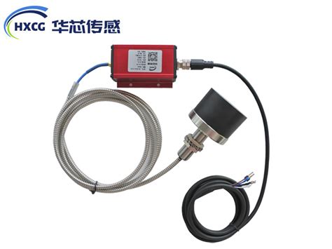 电涡流传感器系统的工作原理是电涡流效应，属于一种电感式测量原理