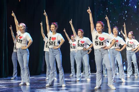 视频| 什么是广场舞？这个大赛不仅舞出了上海市民昂扬的精神面貌，更跳出了艺术内涵_文化 _ 文汇网