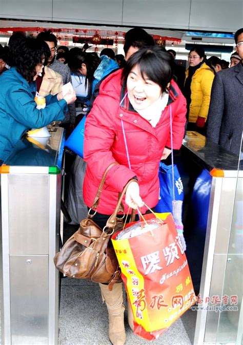 2020年中国春运：旅客踏上回家路