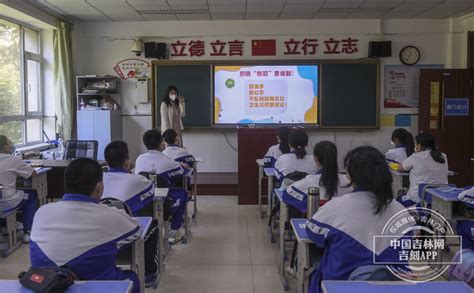 广州首批49万小学生返校，上课戴口罩，有教室开空调_南方网