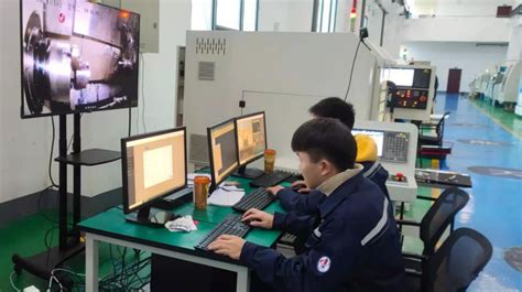 华中数控在展会期间发布了华中 9 型新一代智能数控系统，既满足了机床行业的多种需求，也体现了数控系统发展的行业特点。