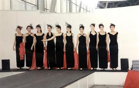 上海改革开放”1980年，新中国第一支时装表演队在上海诞生|马艳丽|时装|表演队_新浪新闻