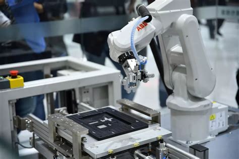 ABB全球最大机器人超级工厂建设全面复工，2021年_ABB工业机器人丨ABB机器人工博士官方自营