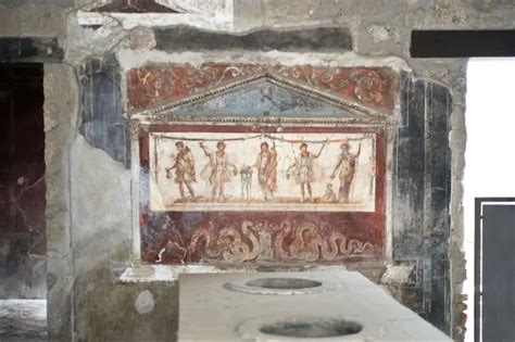庞贝遗址发现两千年前的“壁画”，它与现代画家画的都不一样__财经头条