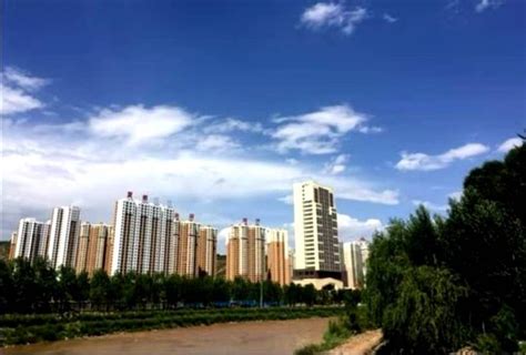 青藏高原上的西宁海湖新区,高楼大厦林立,西宁跟你想象的不一样|青藏高原|西宁|新区_新浪新闻