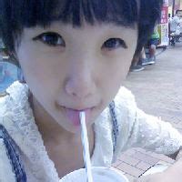 甜美女生喝奶茶头像