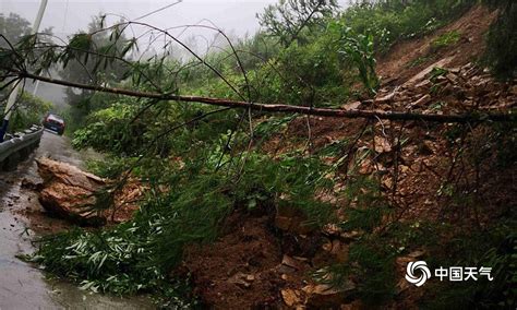 大暴雨袭击四川万源 滑坡塌方电力通讯中断-图片频道