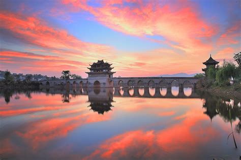 云南丽江旅游指南.