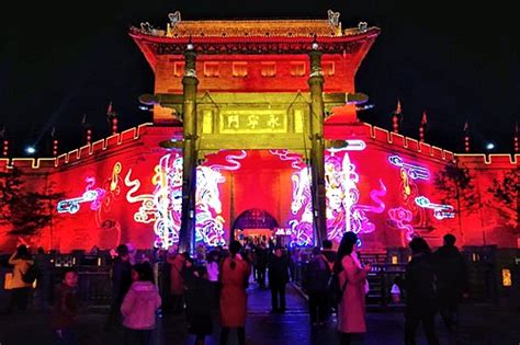 我眼中的古城灯会_五年级记叙文1000字[推荐4篇]