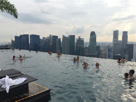 新加坡无边游泳池：位于55层楼的高空之上，难道真的还没有边？