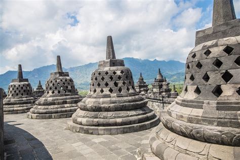 世界最大佛教遗址与长城齐名，印度尼西亚必去的景点