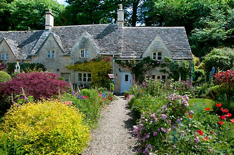 美丽的花园路-写景作文400字[共计10篇]