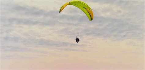 关于玩滑翔伞的说说