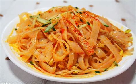 陜西搟面皮里辣椒油里都放什么香料,才能吃出那個(gè)味