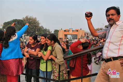 中国人走世界之缱绻印度：印巴降旗，狂欢咫尺天涯